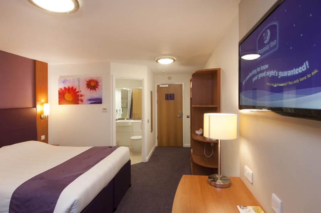 Premier Inn Newcastle City Centre Millennium Bridge Екстер'єр фото